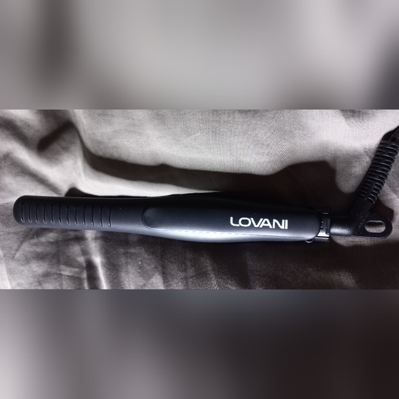 𝅺LOVANI Mini Travel Flat Iron 0.5 size with Bonus Carrying Pouch - - Picture 6 of 7